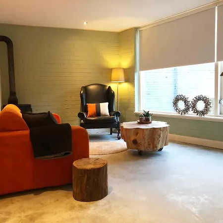 The Old Garage فندق مبيت وإفطار