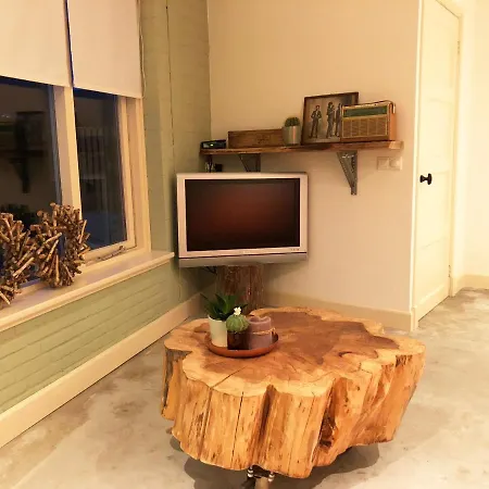 The Old Garage فندق مبيت وإفطار
