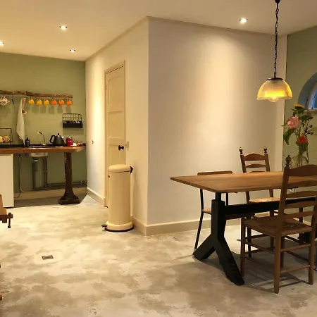 The Old Garage 3*