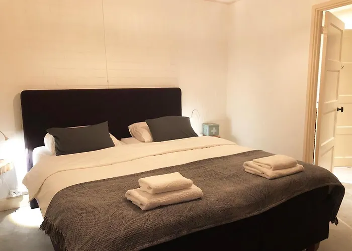 The Old Garage Bed & Breakfast 3*